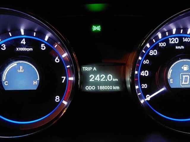 Хендай Соната 2011 в Киеве на Automoto.ua Белый Хендай Соната, объемом двигателя 2 л и пробегом 200 тыс. км за 8284 $, фото 9 на Automoto.ua