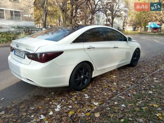 Белый Хендай Соната, объемом двигателя 2.4 л и пробегом 218 тыс. км за 6800 $, фото 3 на Automoto.ua