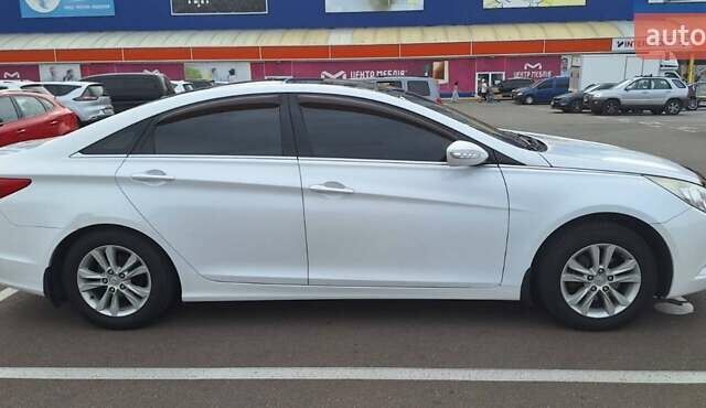 Хендай Соната 2011 в Киеве на Automoto.ua Белый Хендай Соната, объемом двигателя 2 л и пробегом 200 тыс. км за 8319 $, фото 1 на Automoto.ua