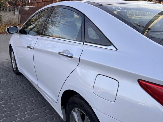 Белый Хендай Соната, объемом двигателя 2.4 л и пробегом 700 тыс. км за 7000 $, фото 6 на Automoto.ua