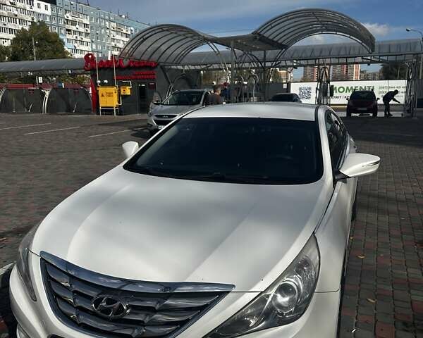 Білий Хендай Соната, об'ємом двигуна 2.36 л та пробігом 197 тис. км за 8000 $, фото 3 на Automoto.ua
