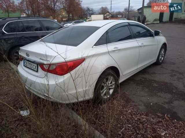Белый Хендай Соната, объемом двигателя 2 л и пробегом 197 тыс. км за 7500 $, фото 4 на Automoto.ua