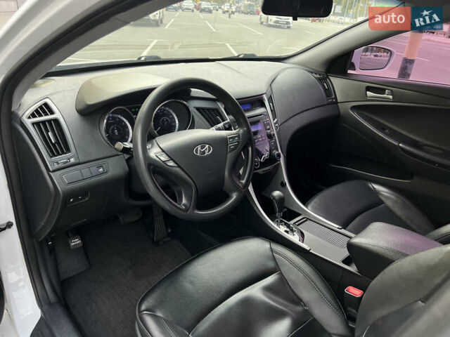Хендай Соната 2011 в Киеве на Automoto.ua Белый Хендай Соната, объемом двигателя 2 л и пробегом 291 тыс. км за 7600 $, фото 11 на Automoto.ua