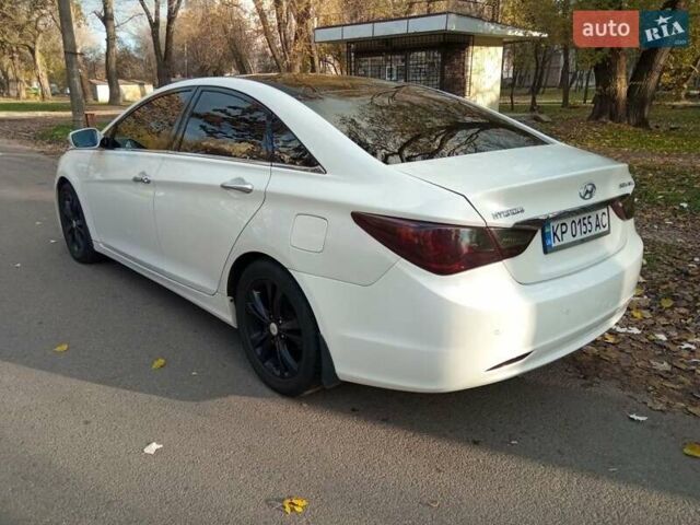 Белый Хендай Соната, объемом двигателя 2.4 л и пробегом 218 тыс. км за 6800 $, фото 5 на Automoto.ua