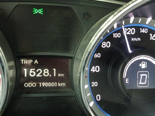 Хендай Соната 2011 в Киеве на Automoto.ua Белый Хендай Соната, объемом двигателя 2 л и пробегом 200 тыс. км за 8284 $, фото 10 на Automoto.ua