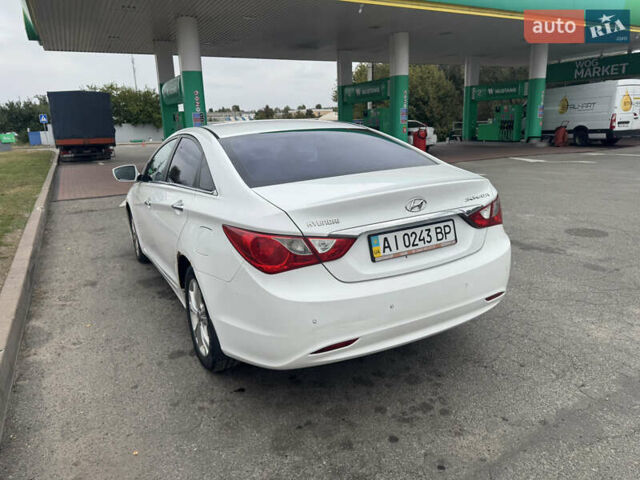 Белый Хендай Соната, объемом двигателя 2 л и пробегом 306 тыс. км за 6400 $, фото 3 на Automoto.ua