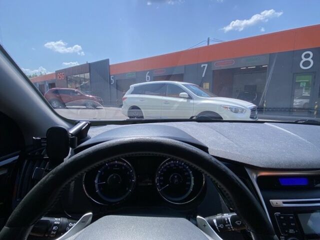 Білий Хендай Соната, об'ємом двигуна 2 л та пробігом 211 тис. км за 10800 $, фото 7 на Automoto.ua