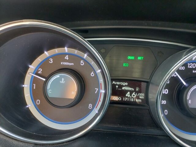 Хендай Соната 2011 в Киеве на Automoto.ua Белый Хендай Соната, объемом двигателя 2 л и пробегом 200 тыс. км за 8284 $, фото 7 на Automoto.ua