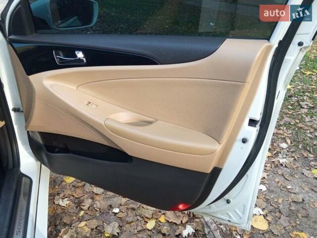 Белый Хендай Соната, объемом двигателя 2.4 л и пробегом 218 тыс. км за 6800 $, фото 17 на Automoto.ua