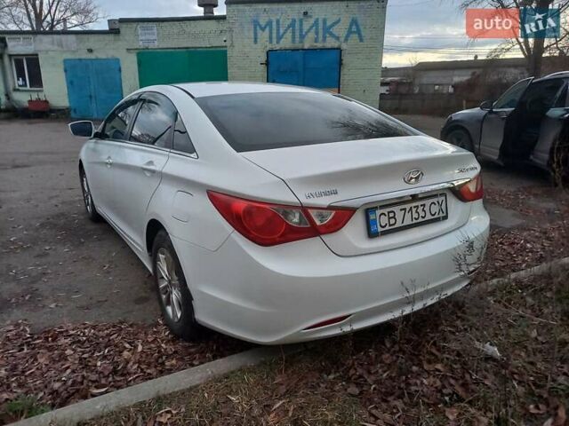 Белый Хендай Соната, объемом двигателя 2 л и пробегом 197 тыс. км за 7500 $, фото 5 на Automoto.ua