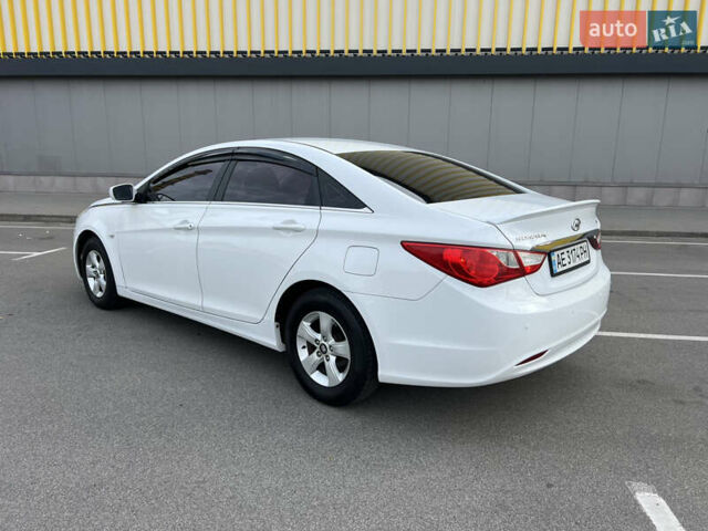 Хендай Соната 2011 в Киеве на Automoto.ua Белый Хендай Соната, объемом двигателя 2 л и пробегом 291 тыс. км за 7600 $, фото 4 на Automoto.ua