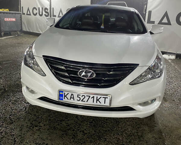 Білий Хендай Соната, об'ємом двигуна 2.36 л та пробігом 78 тис. км за 12500 $, фото 2 на Automoto.ua