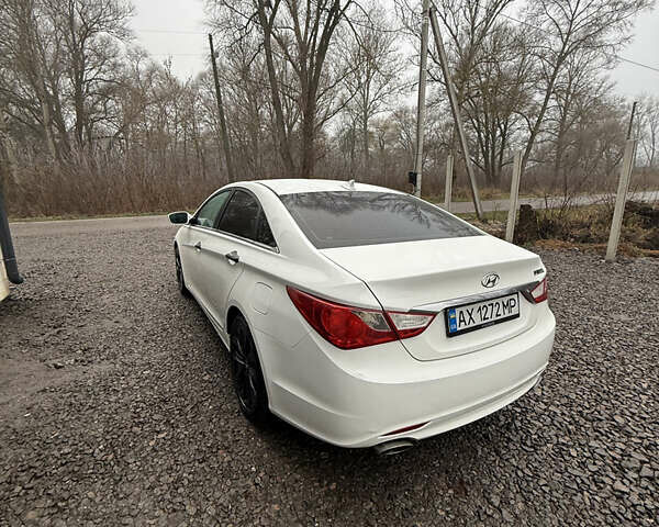 Білий Хендай Соната, об'ємом двигуна 2.36 л та пробігом 250 тис. км за 7000 $, фото 2 на Automoto.ua