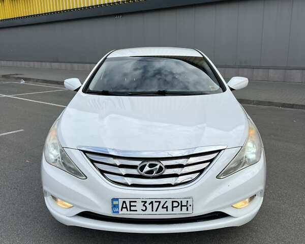 Хендай Соната 2011 в Киеве на Automoto.ua Белый Хендай Соната, объемом двигателя 2 л и пробегом 291 тыс. км за 7600 $, фото 8 на Automoto.ua