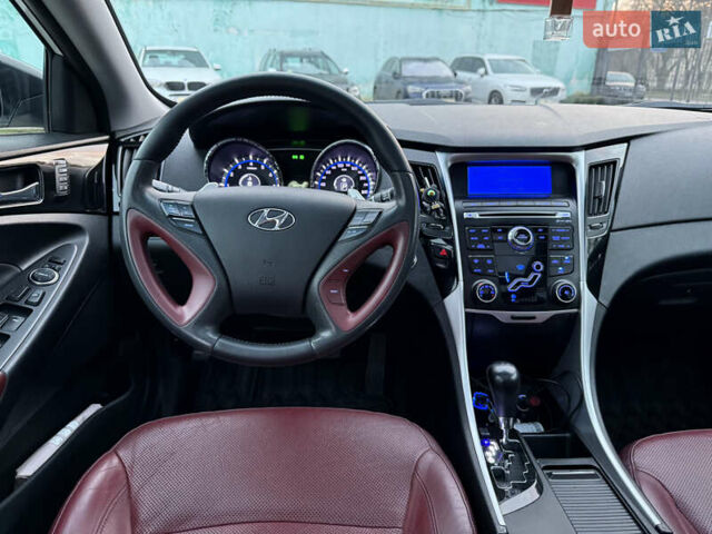 Белый Хендай Соната, объемом двигателя 2.36 л и пробегом 230 тыс. км за 9850 $, фото 13 на Automoto.ua