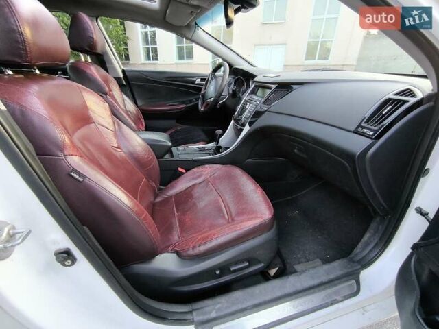 Білий Хендай Соната, об'ємом двигуна 2.36 л та пробігом 693 тис. км за 7500 $, фото 14 на Automoto.ua