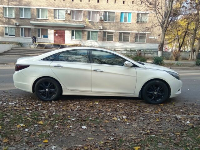 Белый Хендай Соната, объемом двигателя 0 л и пробегом 218 тыс. км за 6800 $, фото 5 на Automoto.ua