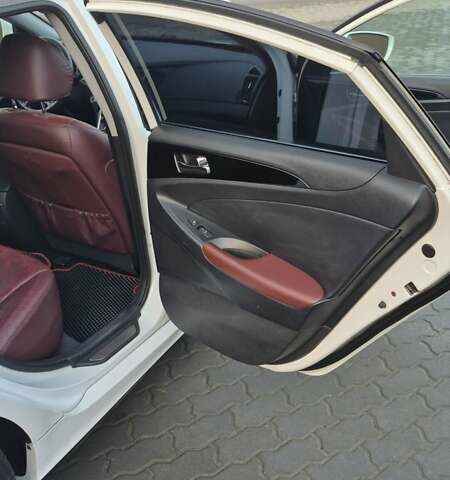 Белый Хендай Соната, объемом двигателя 2.36 л и пробегом 226 тыс. км за 8000 $, фото 12 на Automoto.ua