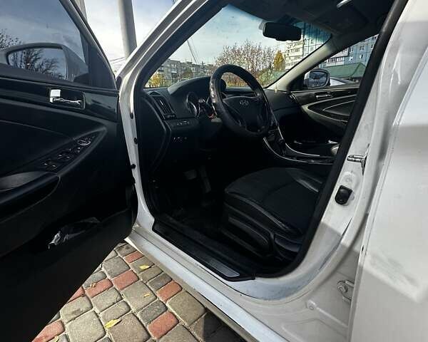 Білий Хендай Соната, об'ємом двигуна 2.36 л та пробігом 197 тис. км за 8000 $, фото 7 на Automoto.ua