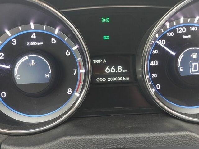 Хендай Соната 2011 в Киеве на Automoto.ua Белый Хендай Соната, объемом двигателя 2 л и пробегом 200 тыс. км за 8284 $, фото 15 на Automoto.ua