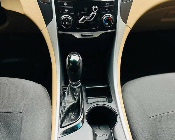 Білий Хендай Соната, об'ємом двигуна 2.4 л та пробігом 278 тис. км за 7200 $, фото 15 на Automoto.ua