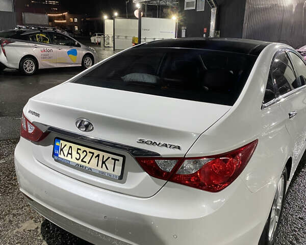 Білий Хендай Соната, об'ємом двигуна 2.36 л та пробігом 78 тис. км за 12500 $, фото 12 на Automoto.ua
