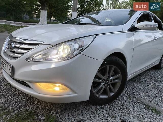 Білий Хендай Соната, об'ємом двигуна 2.36 л та пробігом 693 тис. км за 7500 $, фото 30 на Automoto.ua