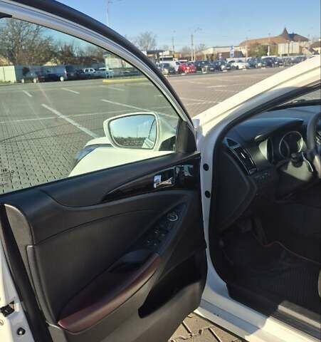 Білий Хендай Соната, об'ємом двигуна 2.36 л та пробігом 224 тис. км за 10000 $, фото 3 на Automoto.ua