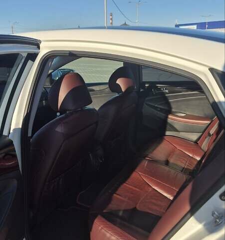 Білий Хендай Соната, об'ємом двигуна 2.36 л та пробігом 224 тис. км за 10000 $, фото 16 на Automoto.ua