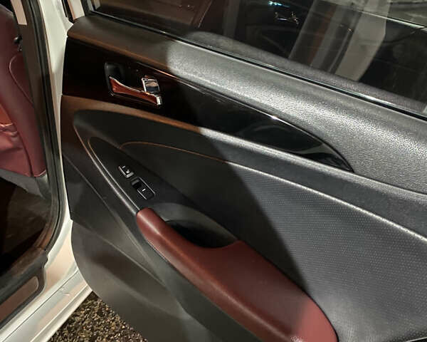 Білий Хендай Соната, об'ємом двигуна 2.36 л та пробігом 78 тис. км за 12500 $, фото 19 на Automoto.ua