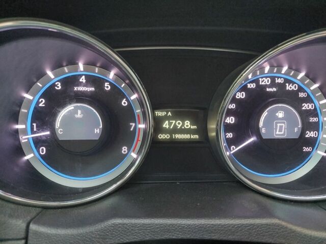 Хендай Соната 2011 в Киеве на Automoto.ua Белый Хендай Соната, объемом двигателя 2 л и пробегом 200 тыс. км за 8284 $, фото 14 на Automoto.ua