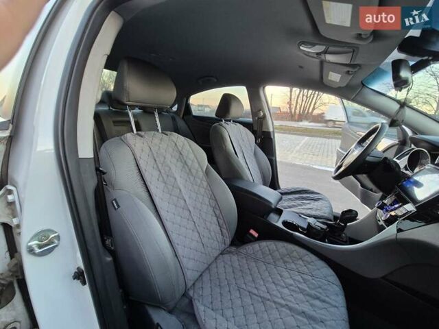 Білий Хендай Соната, об'ємом двигуна 2.36 л та пробігом 186 тис. км за 9100 $, фото 22 на Automoto.ua