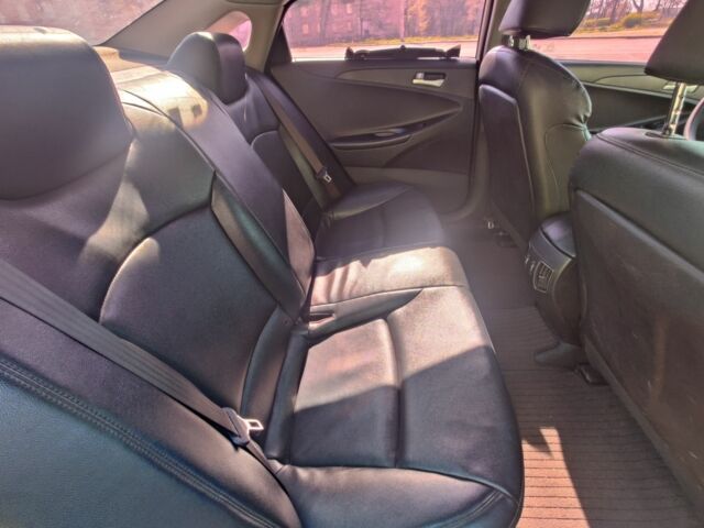 Белый Хендай Соната, объемом двигателя 2 л и пробегом 290 тыс. км за 6000 $, фото 4 на Automoto.ua