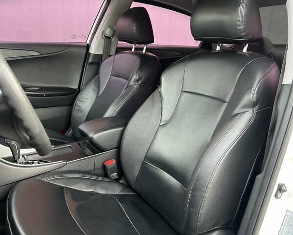 Хендай Соната 2011 в Киеве на Automoto.ua Белый Хендай Соната, объемом двигателя 2 л и пробегом 291 тыс. км за 7600 $, фото 12 на Automoto.ua