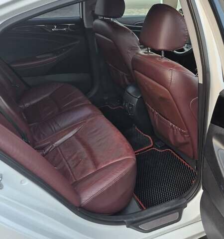 Белый Хендай Соната, объемом двигателя 2.36 л и пробегом 226 тыс. км за 8000 $, фото 11 на Automoto.ua