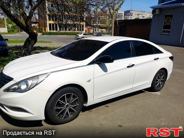 Белый Хендай Соната, объемом двигателя 2 л и пробегом 206 тыс. км за 8000 $, фото 1 на Automoto.ua