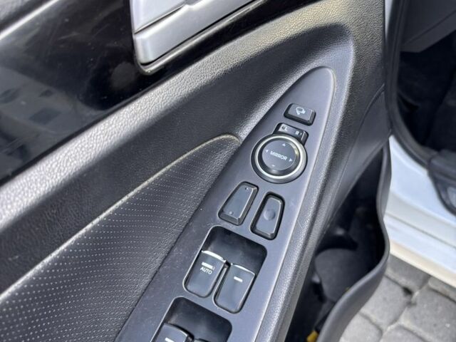 Белый Хендай Соната, объемом двигателя 2.4 л и пробегом 700 тыс. км за 7000 $, фото 11 на Automoto.ua