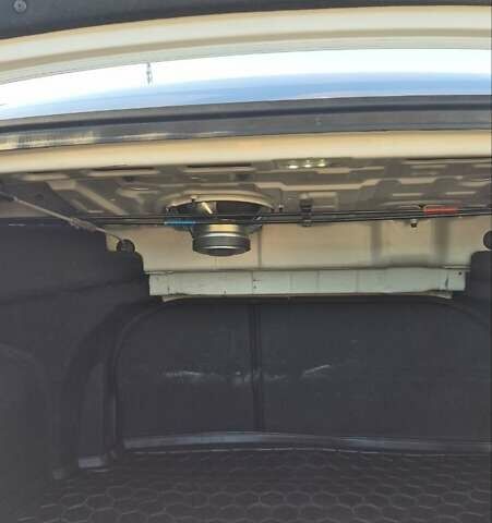 Білий Хендай Соната, об'ємом двигуна 2.36 л та пробігом 224 тис. км за 10000 $, фото 14 на Automoto.ua