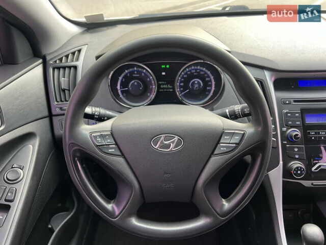 Хендай Соната 2011 в Киеве на Automoto.ua Белый Хендай Соната, объемом двигателя 2 л и пробегом 291 тыс. км за 7600 $, фото 20 на Automoto.ua