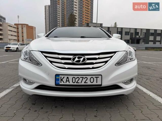 Белый Хендай Соната, объемом двигателя 2.36 л и пробегом 97 тыс. км за 13200 $, фото 1 на Automoto.ua