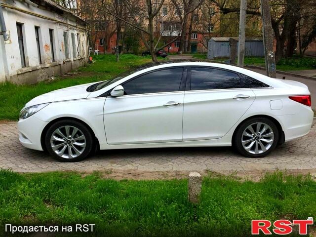 Белый Хендай Соната, объемом двигателя 2.4 л и пробегом 88 тыс. км за 13000 $, фото 1 на Automoto.ua