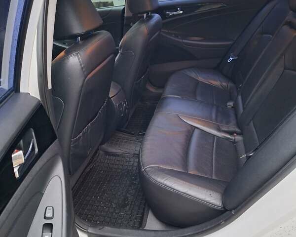 Белый Хендай Соната, объемом двигателя 2.4 л и пробегом 171 тыс. км за 10900 $, фото 13 на Automoto.ua