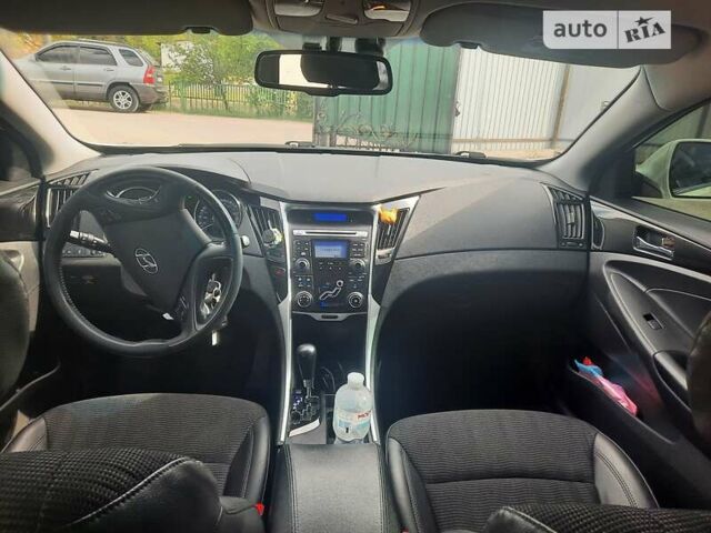 Білий Хендай Соната, об'ємом двигуна 2.4 л та пробігом 140 тис. км за 11000 $, фото 11 на Automoto.ua