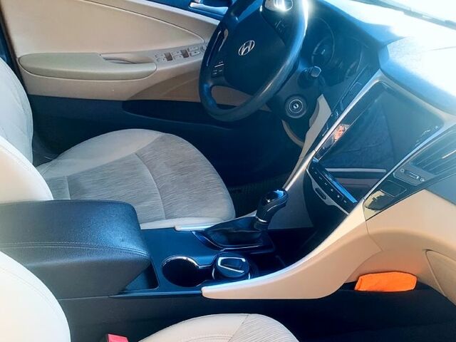 Белый Хендай Соната, объемом двигателя 2.4 л и пробегом 160 тыс. км за 9700 $, фото 4 на Automoto.ua