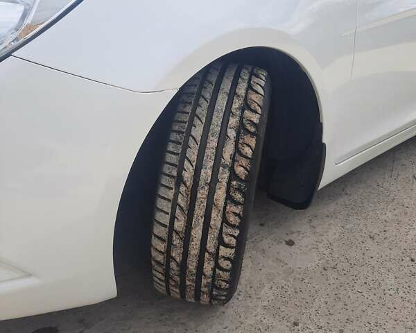 Білий Хендай Соната, об'ємом двигуна 2.4 л та пробігом 140 тис. км за 11000 $, фото 10 на Automoto.ua