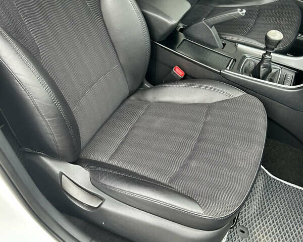 Белый Хендай Соната, объемом двигателя 2 л и пробегом 81 тыс. км за 10000 $, фото 18 на Automoto.ua