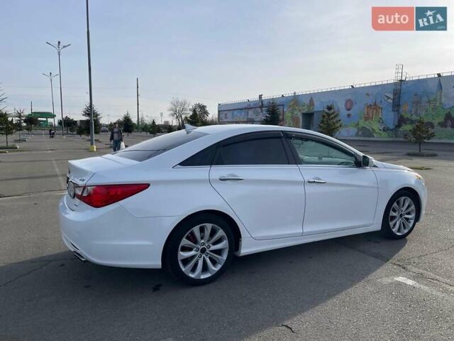 Белый Хендай Соната, объемом двигателя 2 л и пробегом 88 тыс. км за 9500 $, фото 5 на Automoto.ua