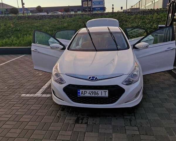 Белый Хендай Соната, объемом двигателя 2.4 л и пробегом 180 тыс. км за 8200 $, фото 5 на Automoto.ua