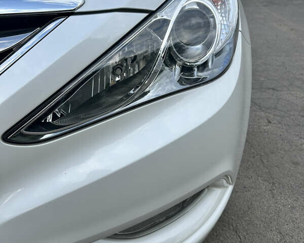 Белый Хендай Соната, объемом двигателя 2 л и пробегом 78 тыс. км за 10000 $, фото 27 на Automoto.ua