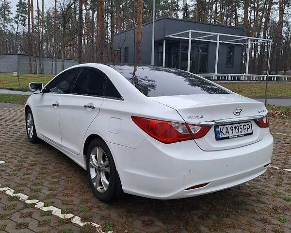 Белый Хендай Соната, объемом двигателя 2.4 л и пробегом 171 тыс. км за 10900 $, фото 6 на Automoto.ua